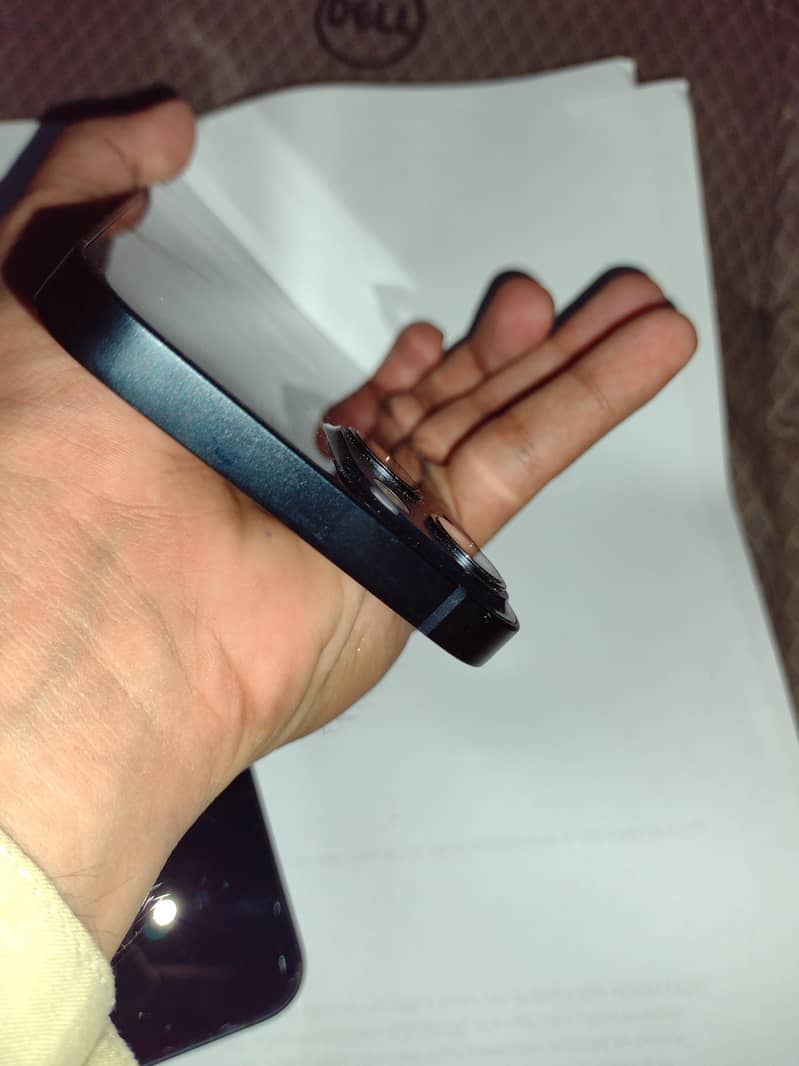 Apple iPhone 13 2