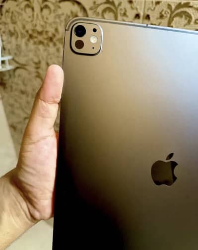Apple iPad Pro M5 13” 512GB WIFI + CELLULAR 1900$