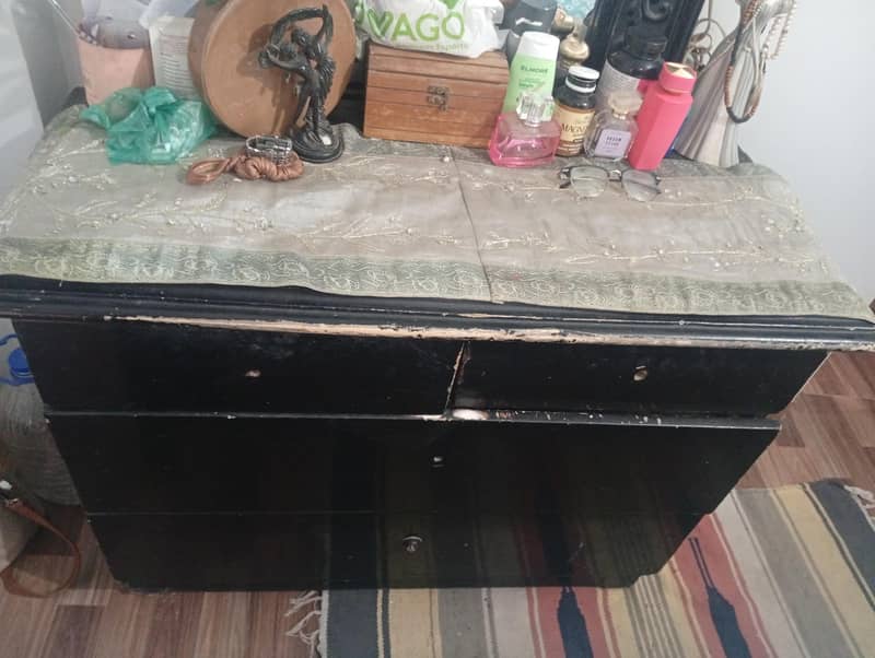 Dressing table 0