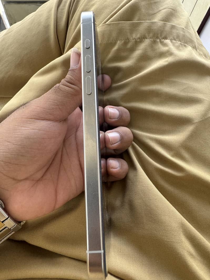 Apple iPhone 15 Pro Max 1