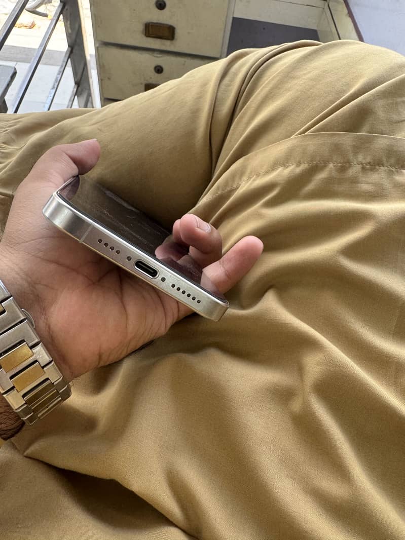 Apple iPhone 15 Pro Max 3