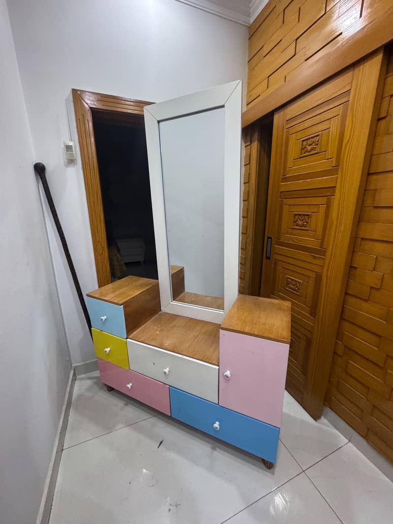Kids dressing table 0