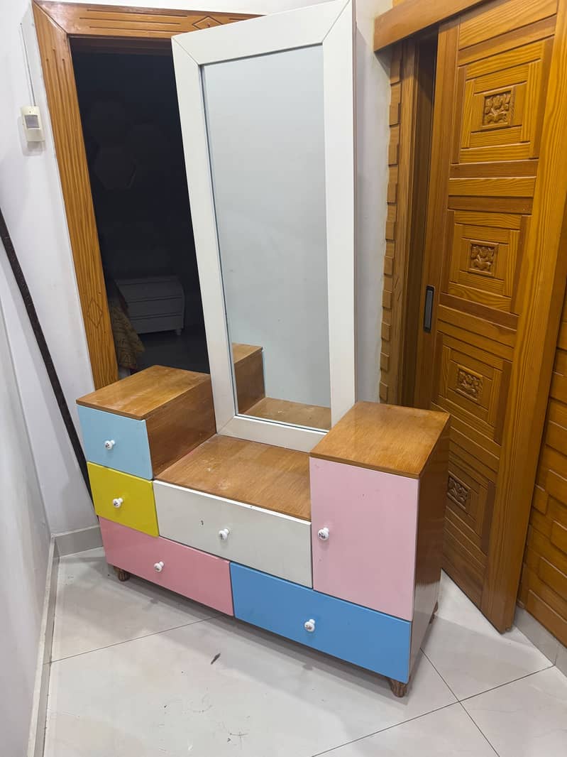 Kids dressing table 1