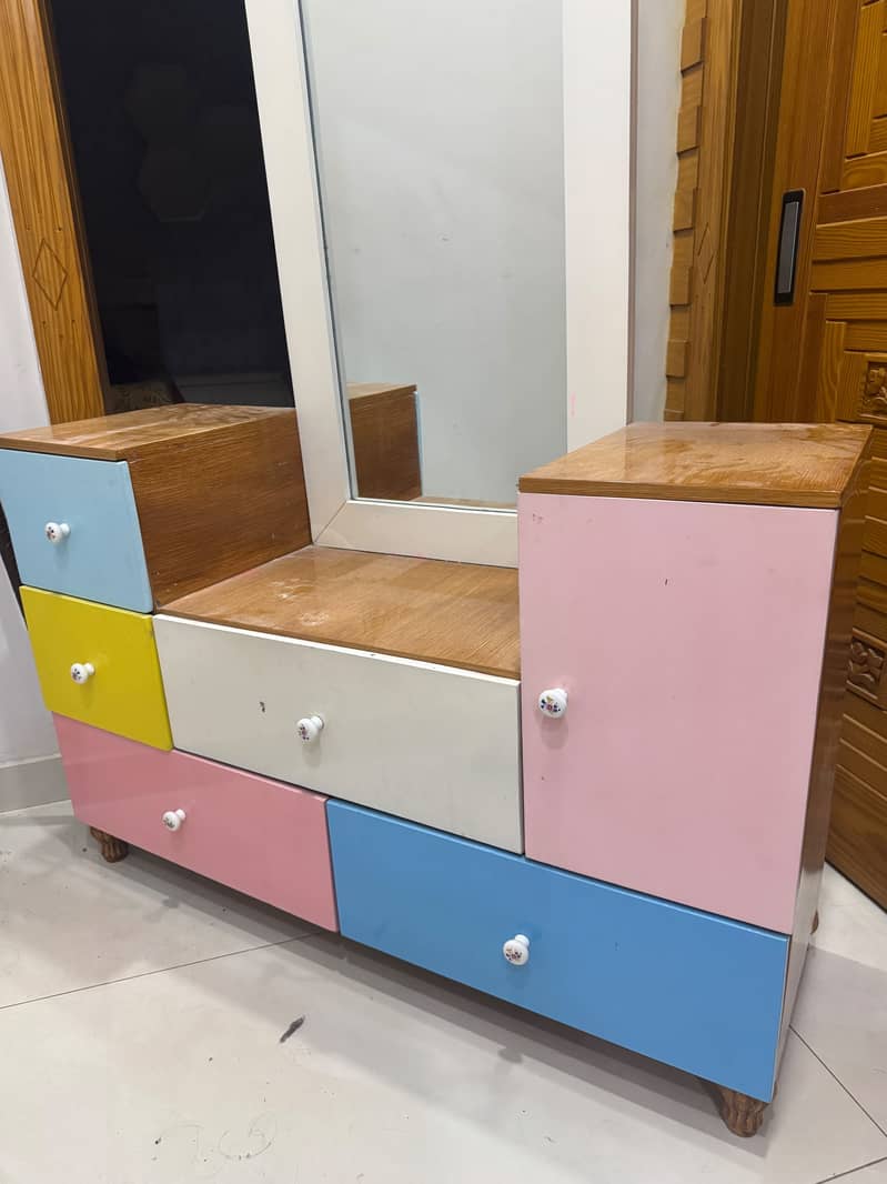 Kids dressing table 3