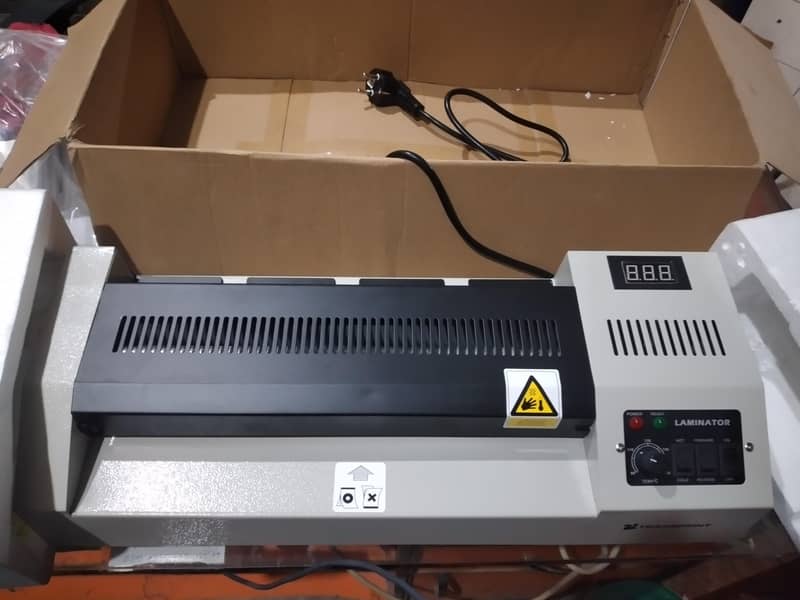 ( لیمینیشن مشین سائیز  ( اے تھری ( A3 Size ) Lamination Machine 0