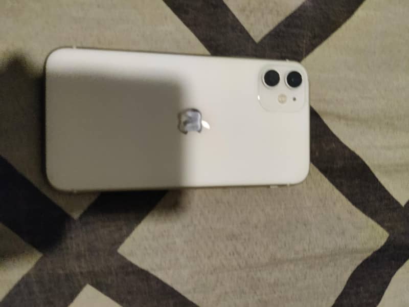 iPhone 11 4