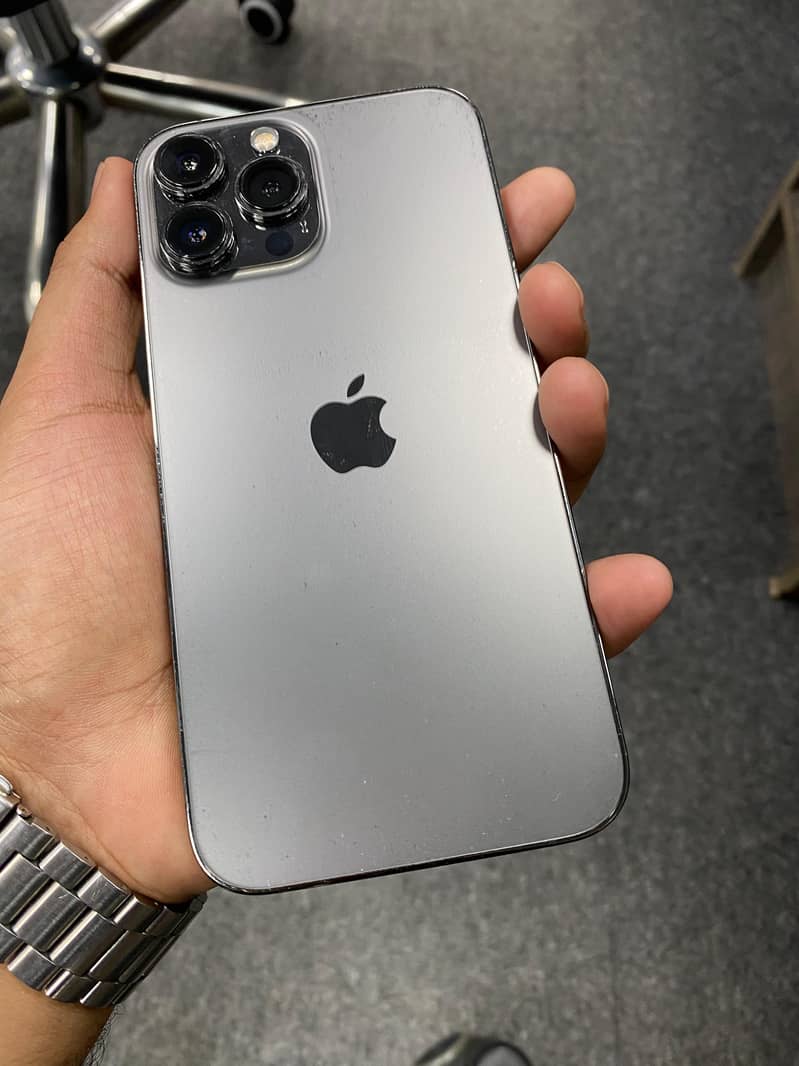 Apple iPhone 13 Pro Max 4