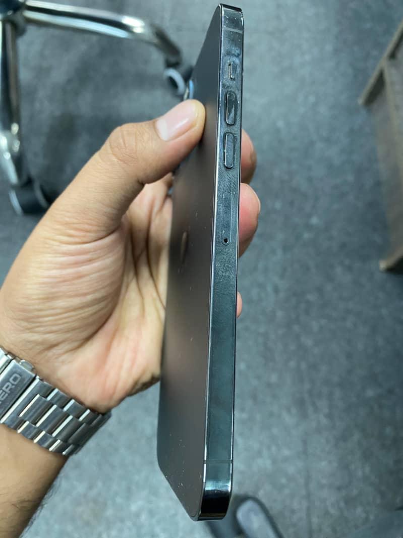 Apple iPhone 13 Pro Max 6