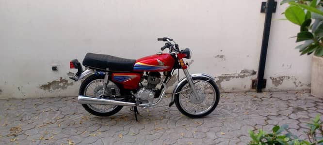 I'm selling bike 125 Honda 2004 model number Hyderabad  W/N 0316001079