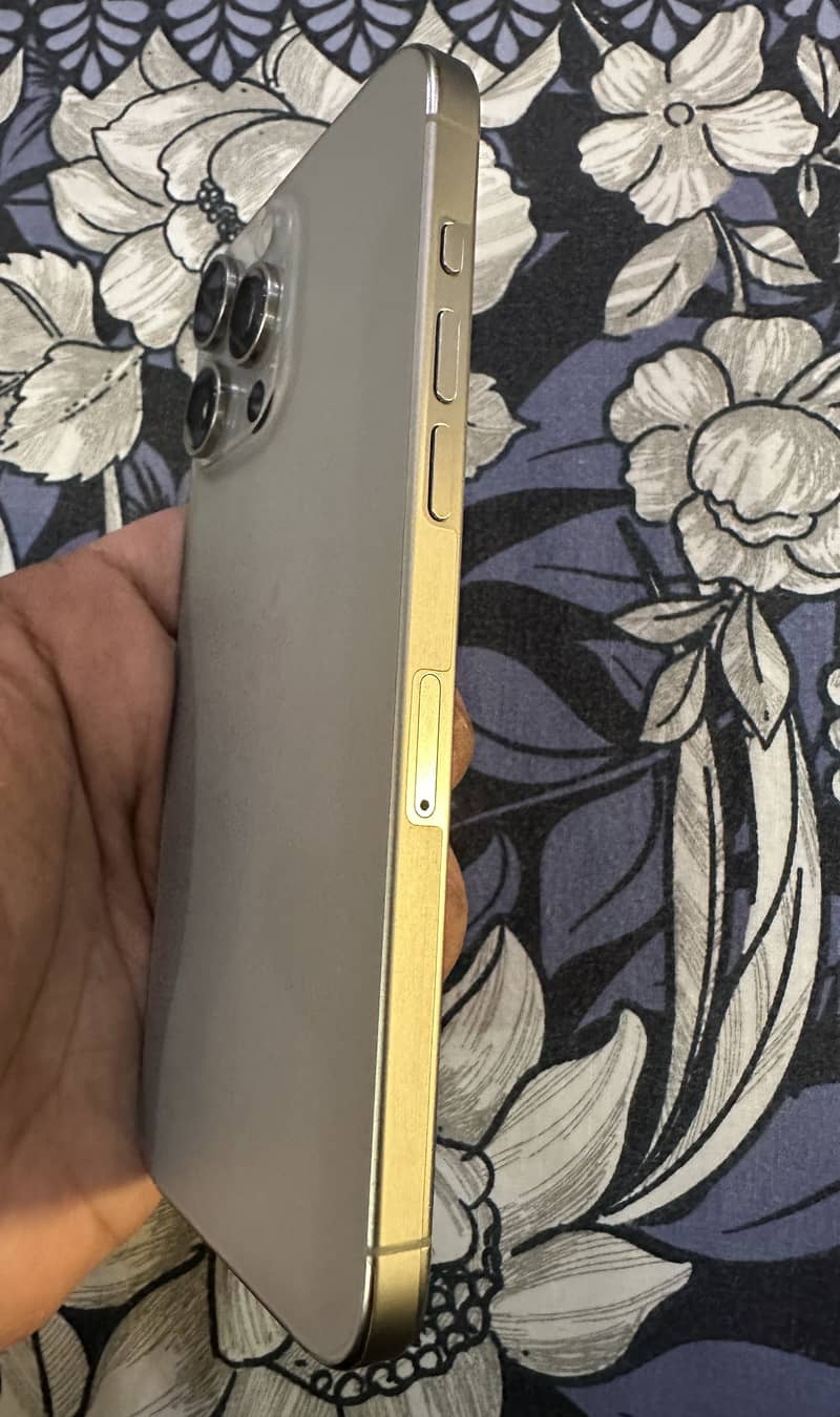 Apple iPhone 15 Pro Max 3