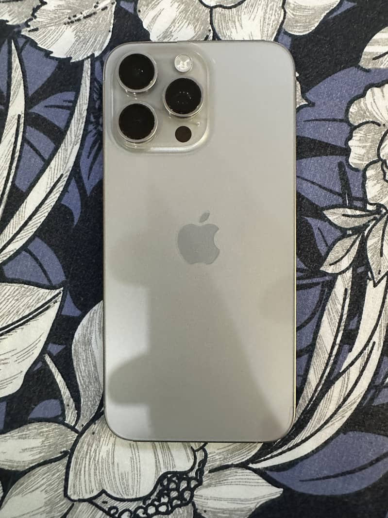 Apple iPhone 15 Pro Max 5