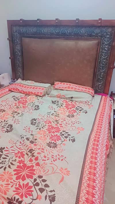 iron bed + dressing mirror