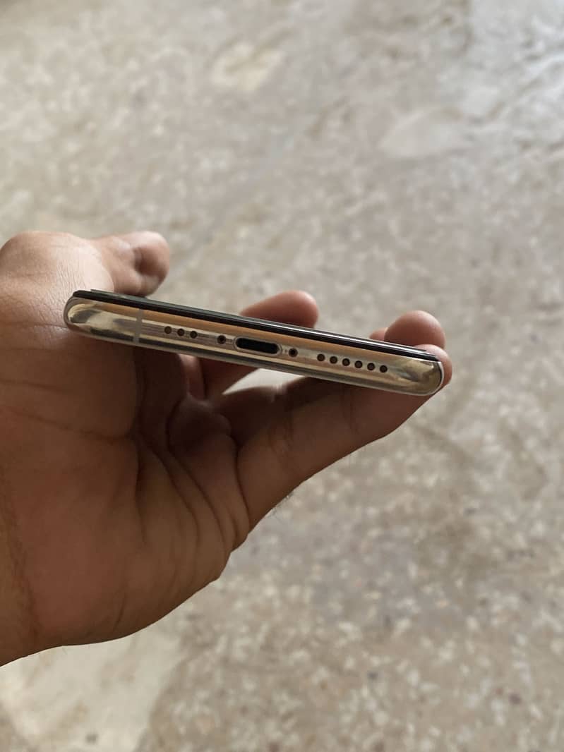 Iphone xs 4