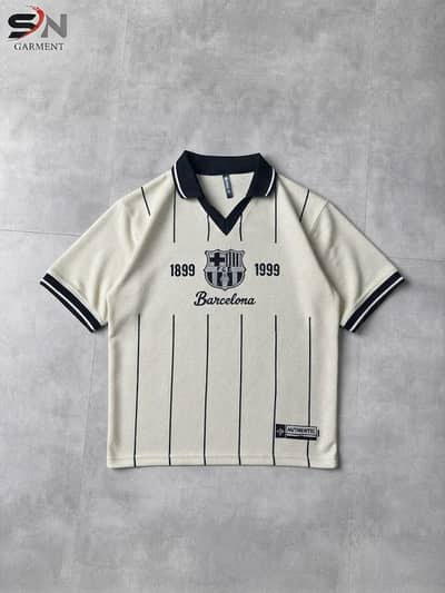 Barcelona Retro Polo Jersey – Premium Football T-Shirt – White & Blac