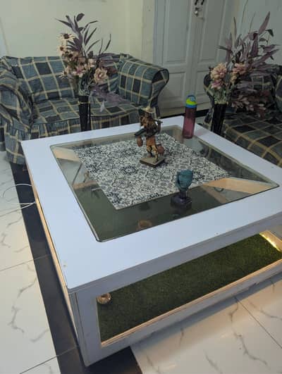Movable Center & Coffee Table (4 Sqaure Feet)