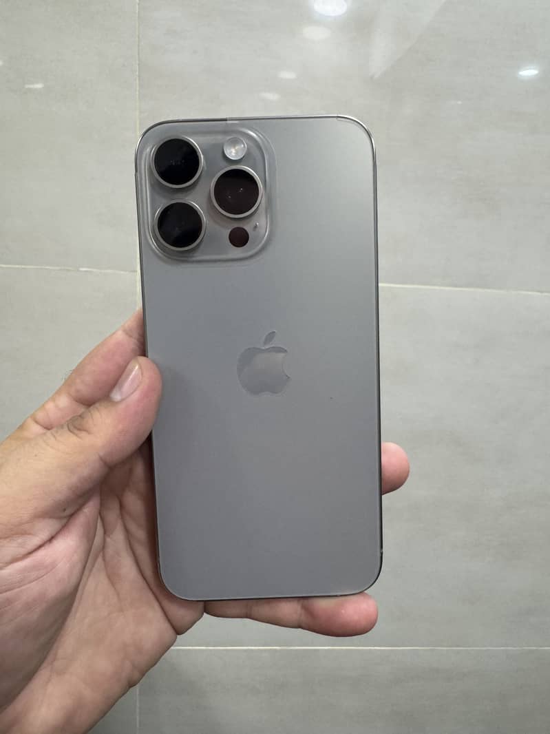 Apple iPhone 15 Pro Max 0