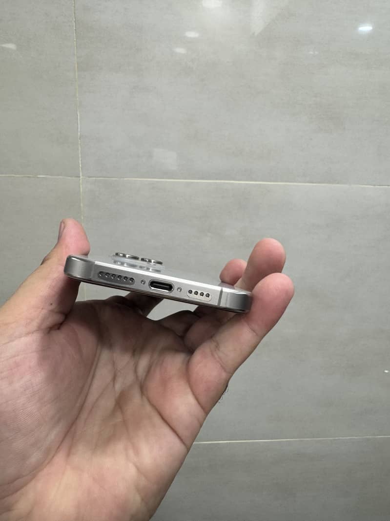 Apple iPhone 15 Pro Max 2