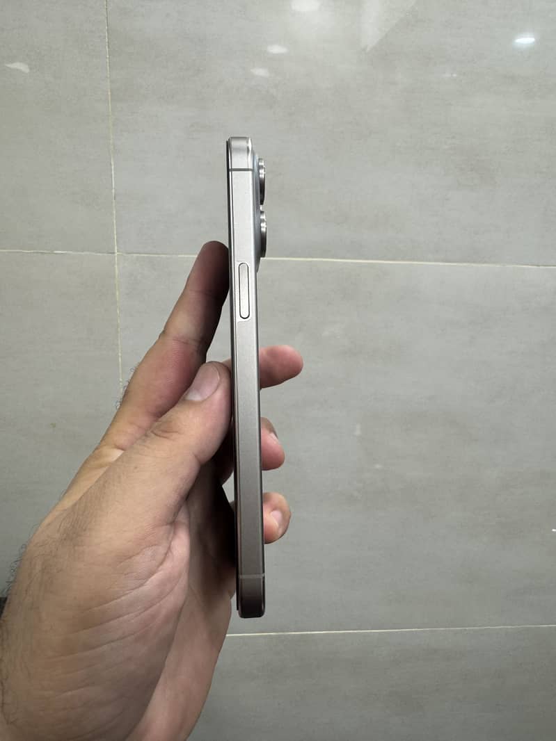 Apple iPhone 15 Pro Max 3