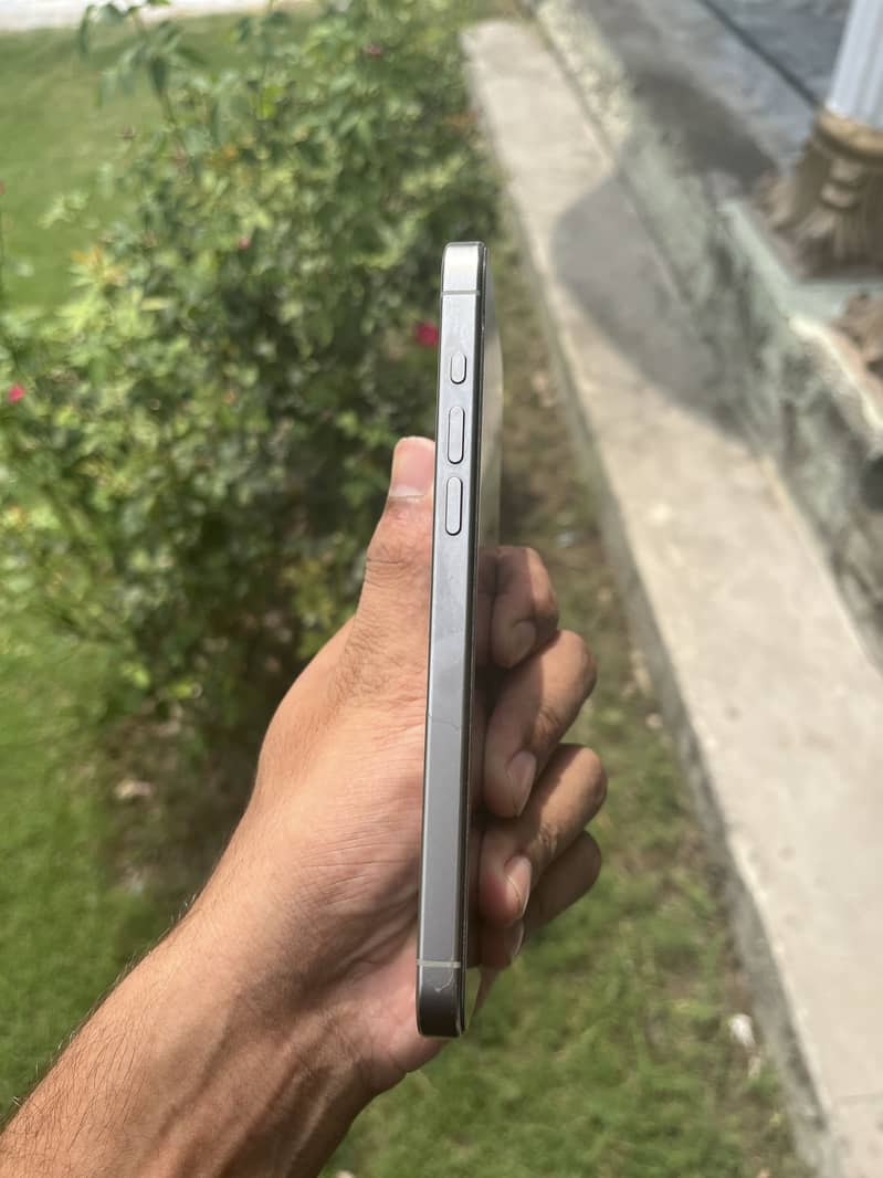 Apple iPhone 15 Pro Max 1