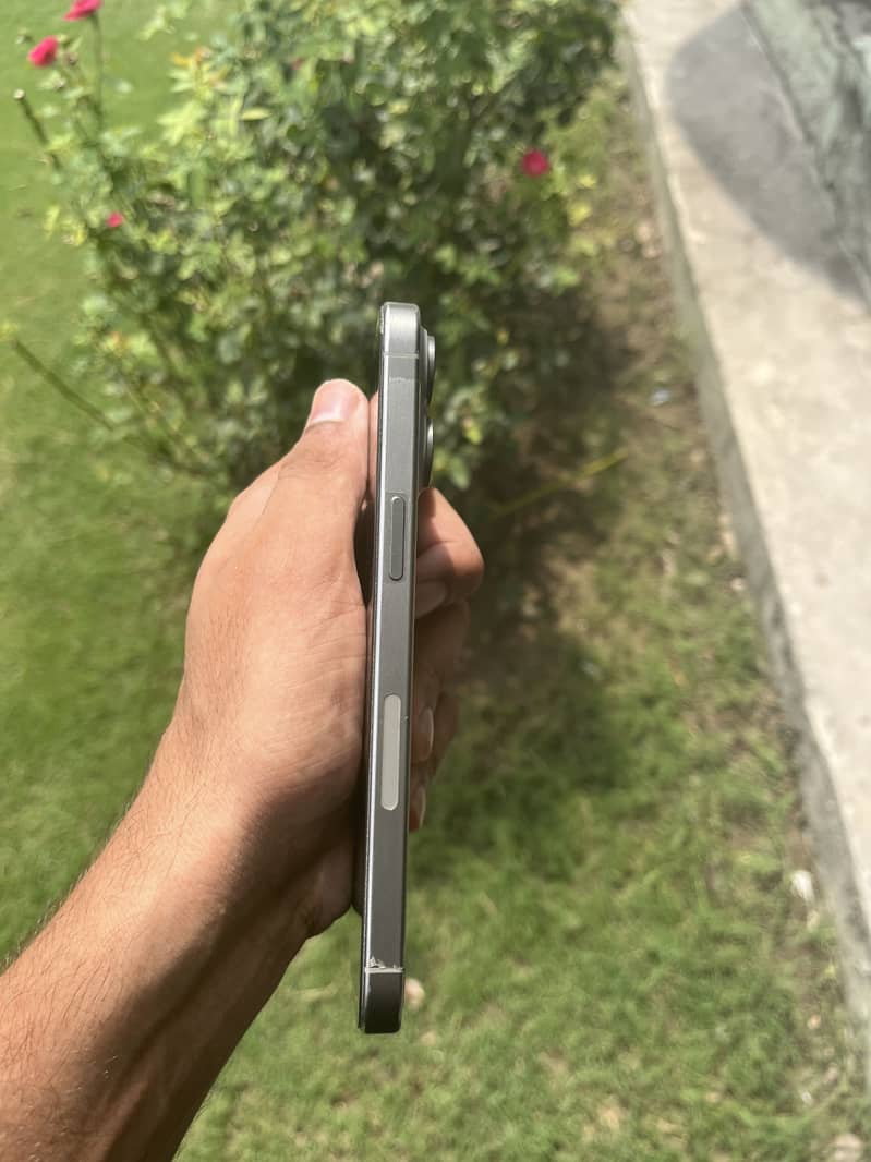 Apple iPhone 15 Pro Max 2