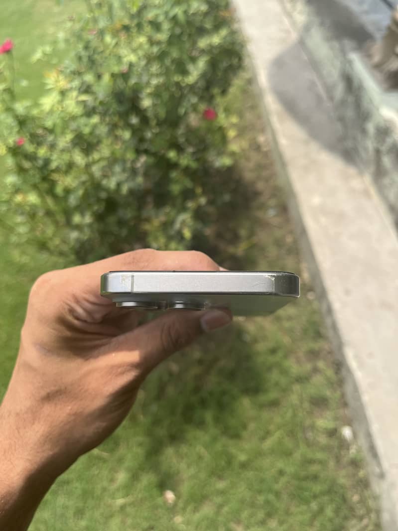 Apple iPhone 15 Pro Max 3
