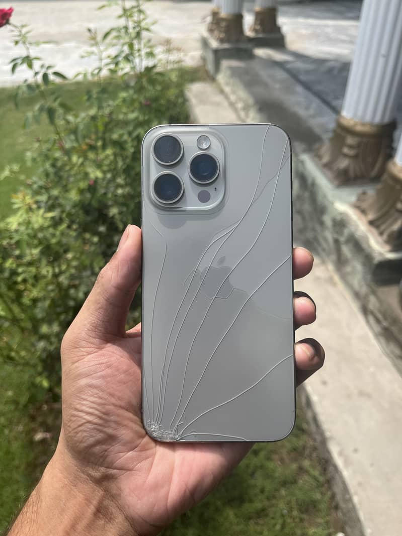Apple iPhone 15 Pro Max 6