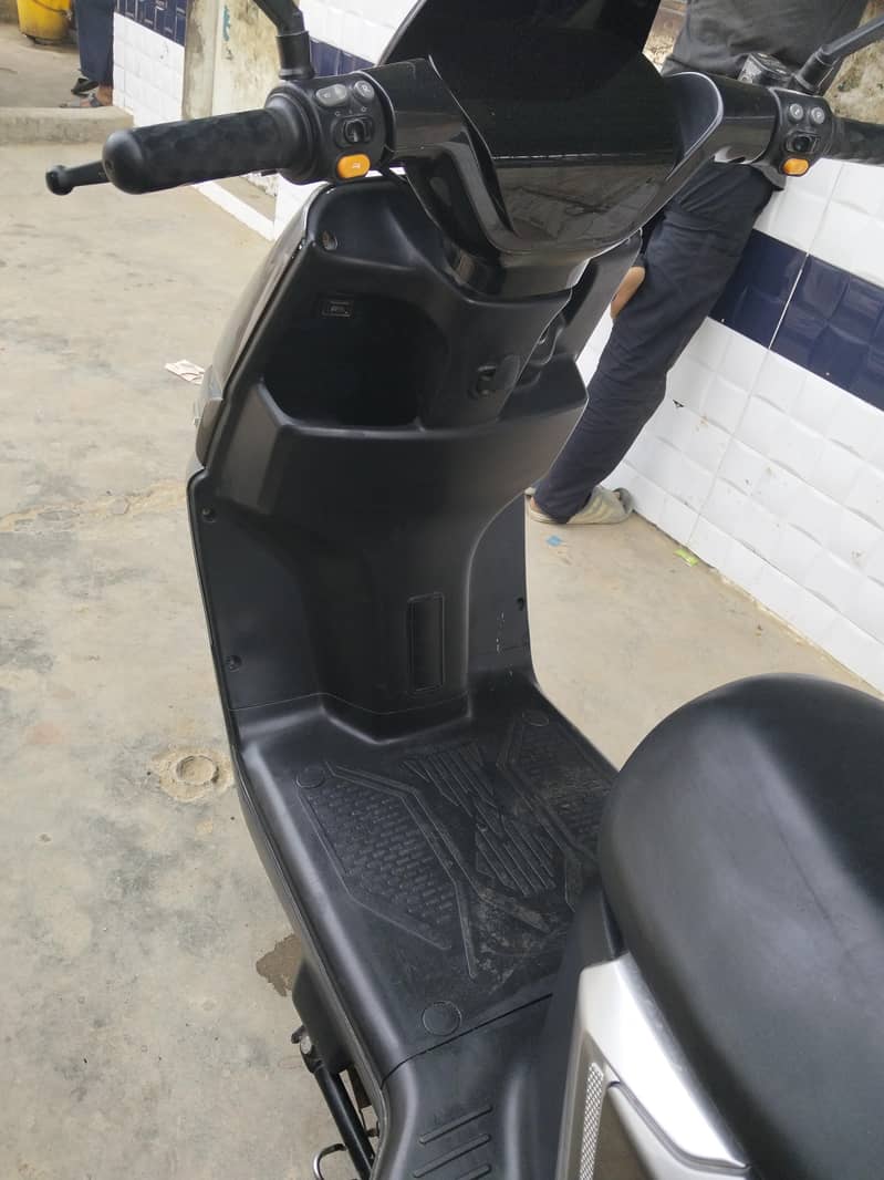 revoo A12 1