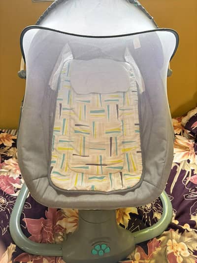 like a brand new electric swing for babies only 9 time use