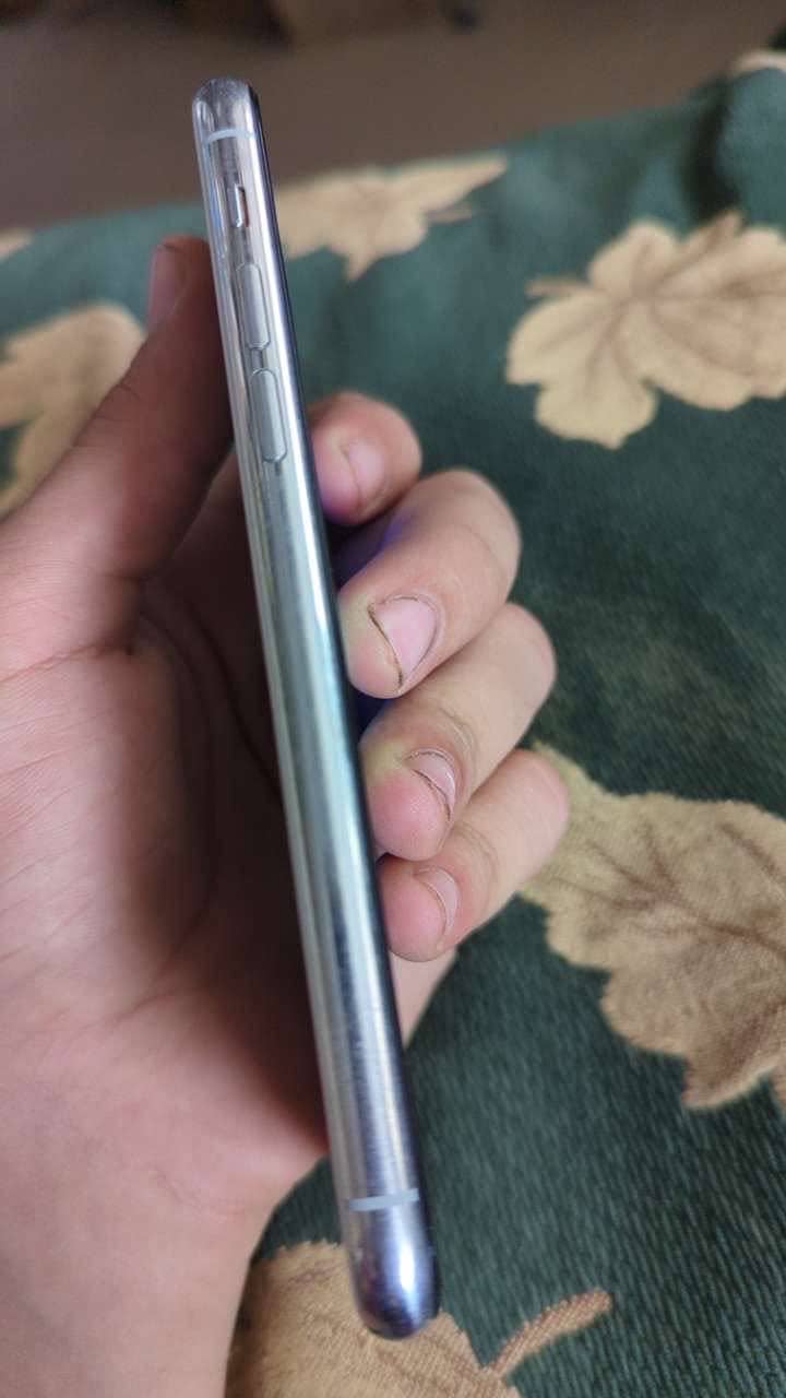 Apple iPhone 11 Pro 4