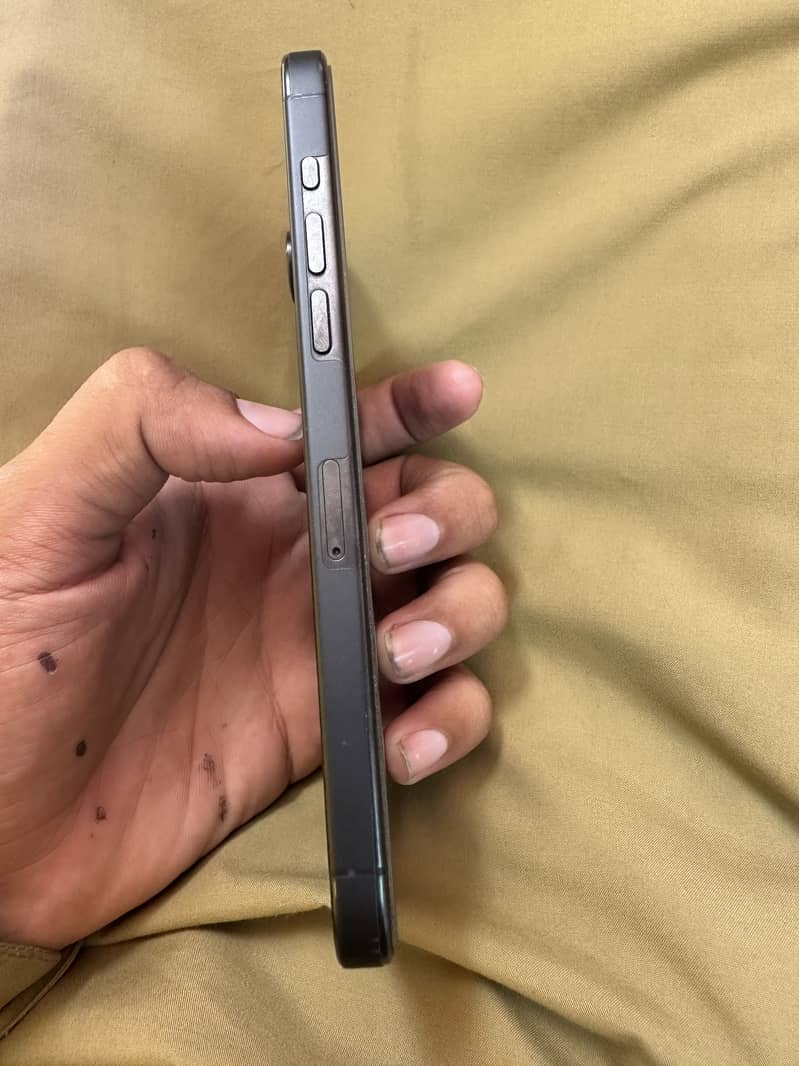 Apple iPhone 15 Pro Max 1