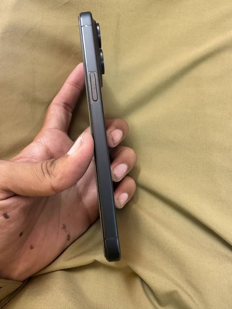 Apple iPhone 15 Pro Max 2