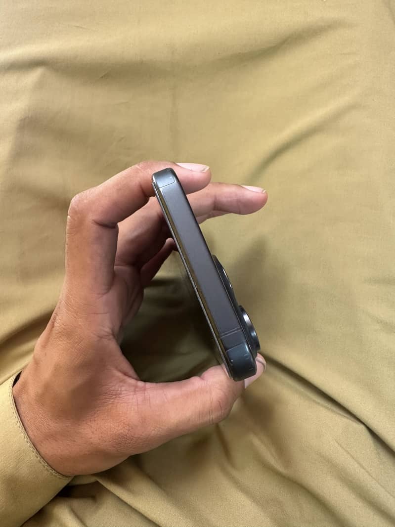 Apple iPhone 15 Pro Max 3