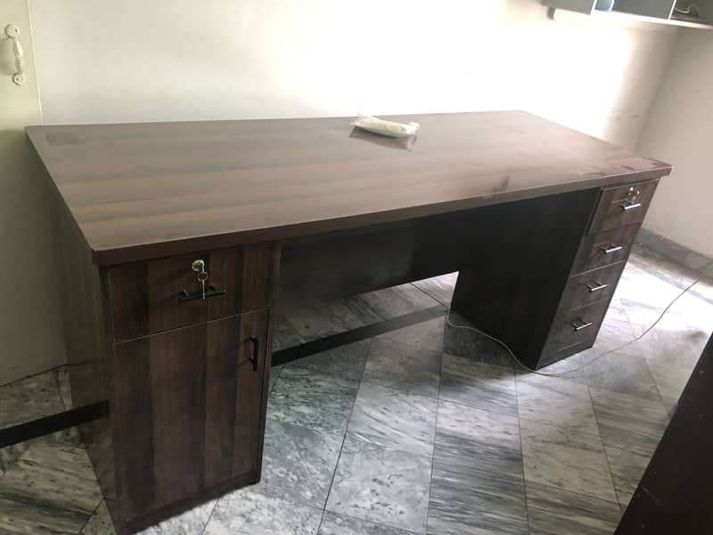 Heavy-duty computer table 11