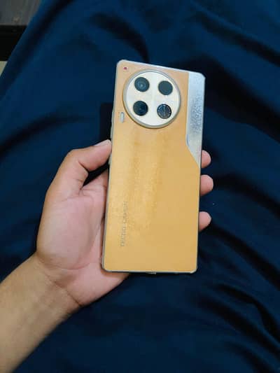Tecno CAMON 30