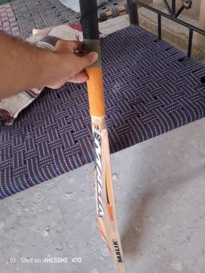 mb malik hard ball  bat for sale English willow urgent sale