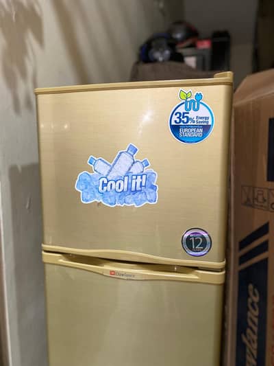 Dowlance new condition fridge small size only 2 mothe used 03095449689