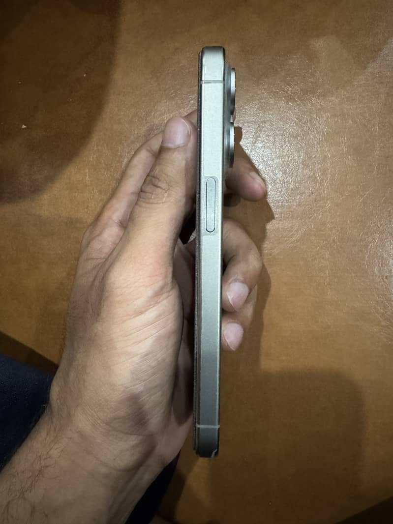 Apple iPhone 15 Pro 4