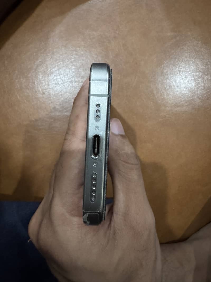Apple iPhone 15 Pro 6