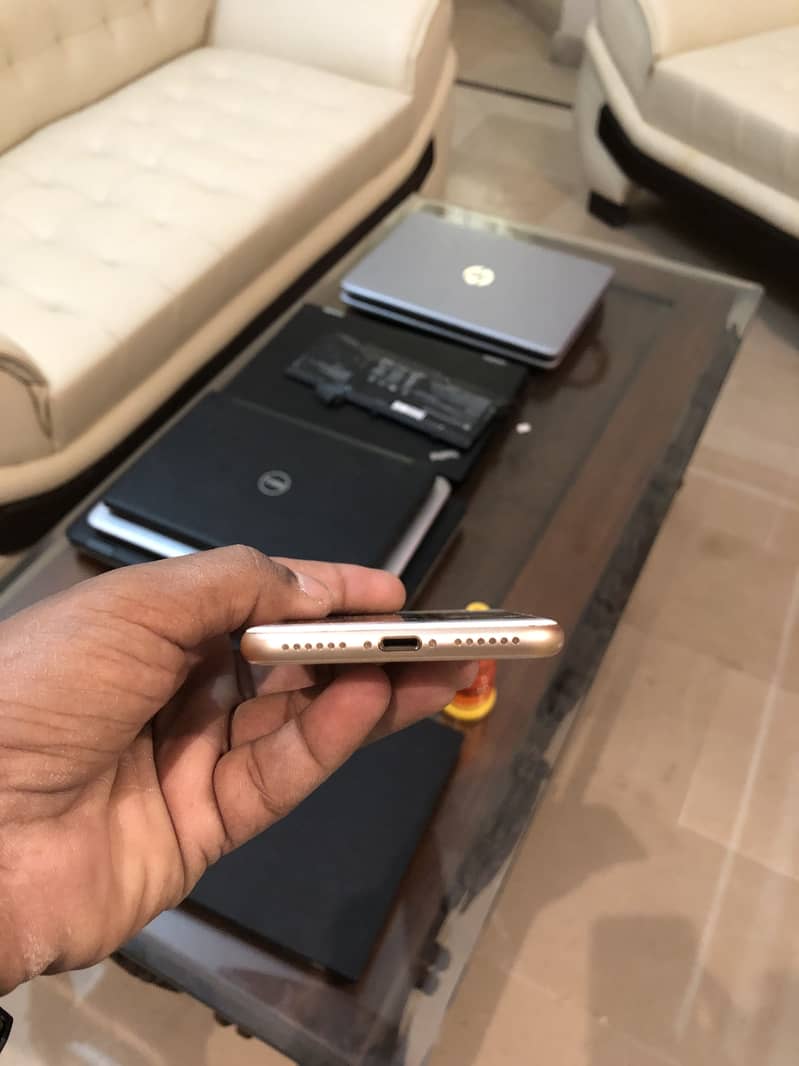 Apple iPhone 8 3