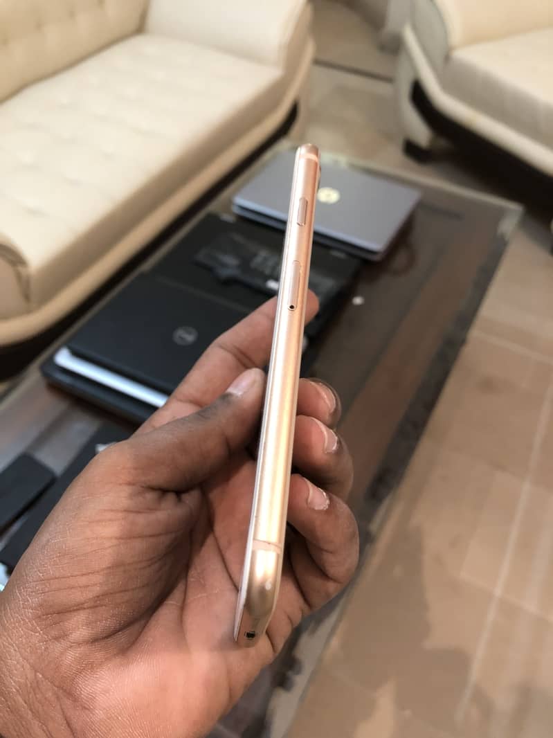 Apple iPhone 8 4