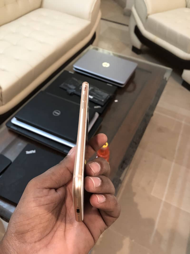 Apple iPhone 8 5