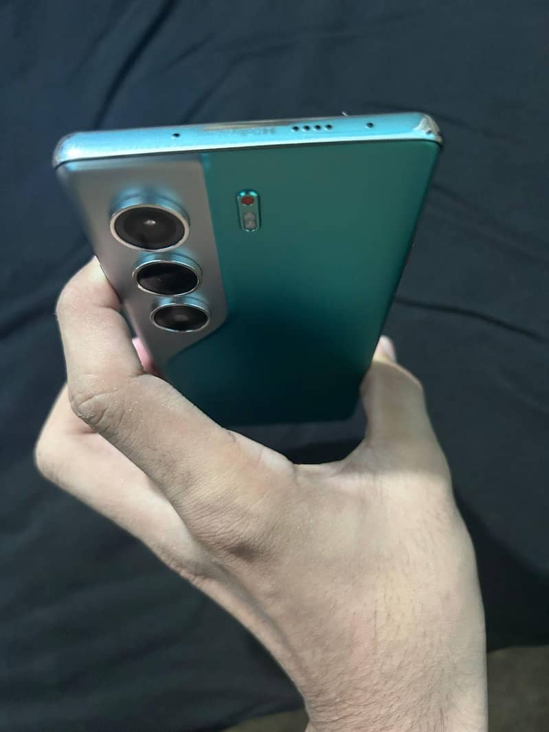 Tecno CAMON 40 Pro 4
