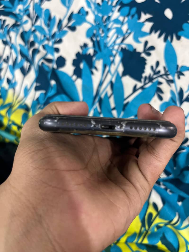 Apple iPhone 11 3