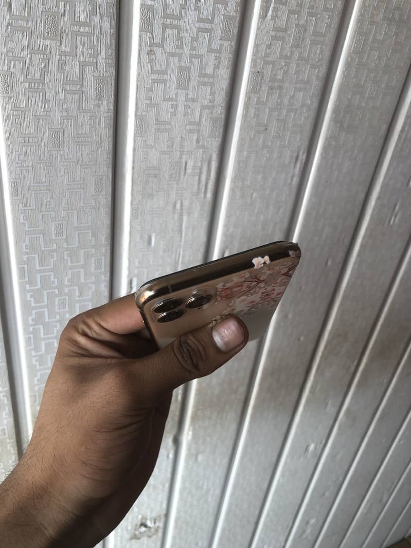 Apple iPhone 11 Pro 2