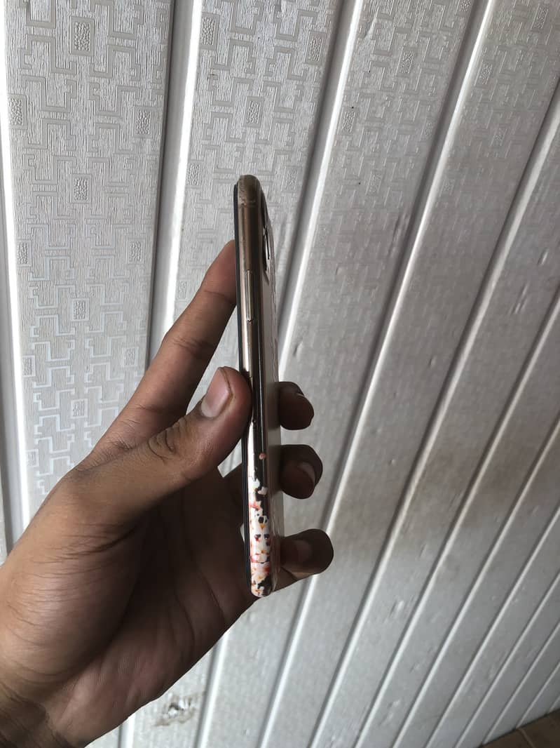 Apple iPhone 11 Pro 4