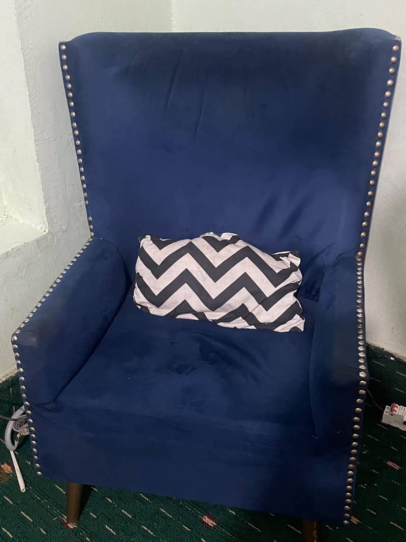 sofas in good condition 0