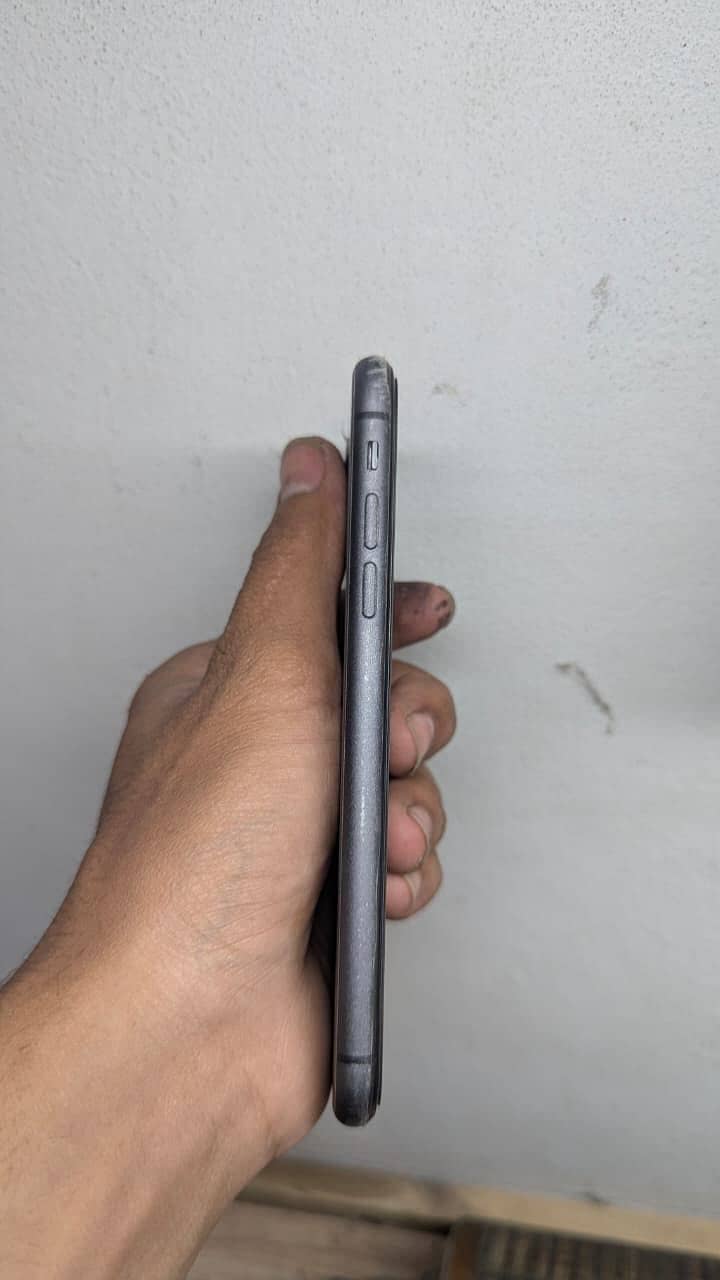 Apple iPhone 11 3