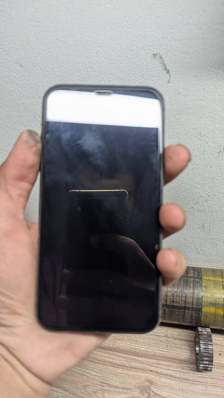 Apple iPhone 11 4