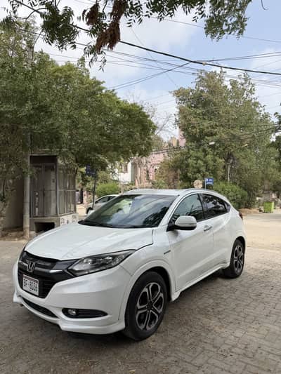 Honda Vezel 2015 P. White Z sensing top of the line Full Original