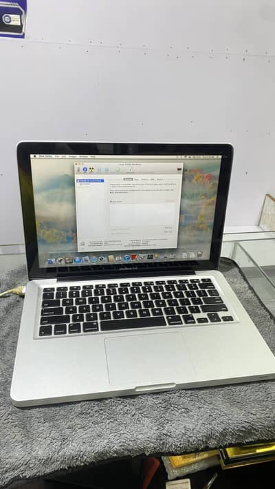 MacBook pro 2, 4/500gb ssd with original charger